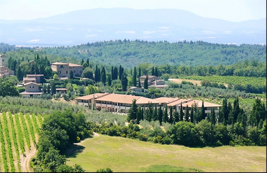 Headerbild einer Hotelresidenz im Chianti Classico in der Toskana mit Wellness, Genuss und internationalem Tourismus.