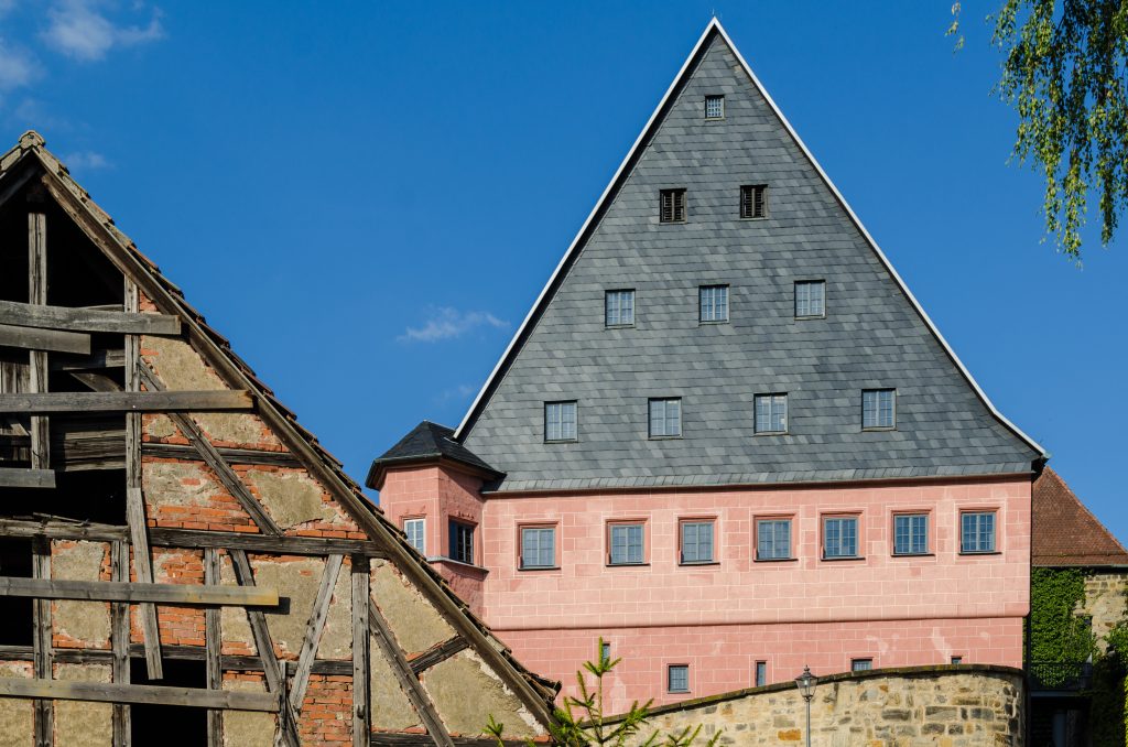 Stadtschloss Lichtenfels mit historischem Mauerwerk und Fenstern